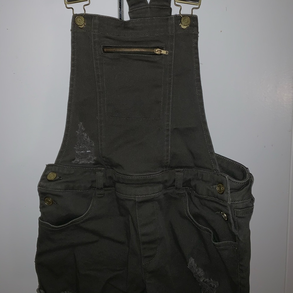 really cute olive green overall shorts